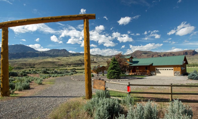 Cody Cabin | Cozy Guest House! Month of October Discount-150/night!