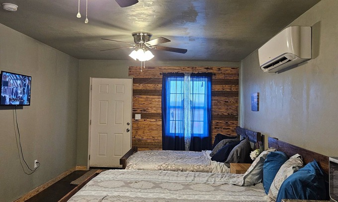 Kingston House | Cozy Guest Room in awesome Kingston with AC close to lake Texoma Lots of parking