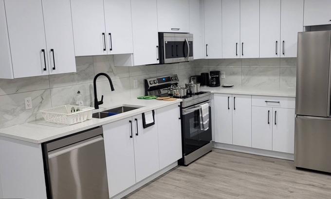 West Edmonton Apartment | Cozy Guest Suite near West Edmonton Mall