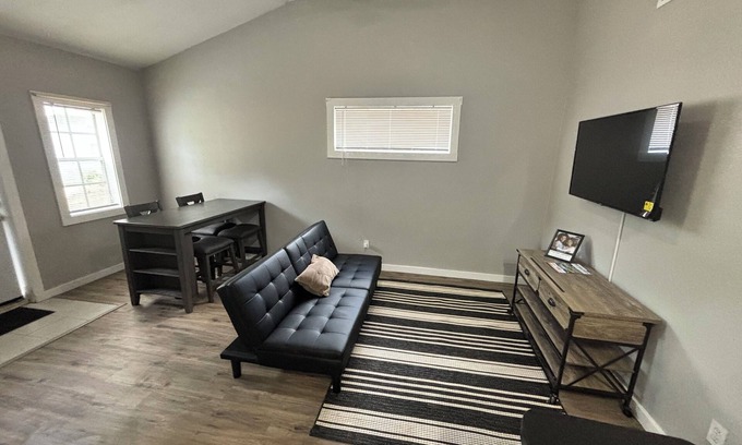 Spring Lake House | Cozy Guesthouse in Orlando, Florida! Convenience and comfort!