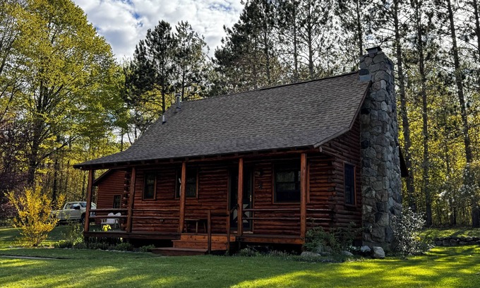 Harbor Springs Cabin | Cozy Harbor Springs cabin meticulously maintained on 4 acres.