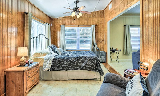 Hawkinsville Apartment | Cozy Hawkinsville Studio on Operating Farm!