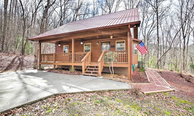 Hayesville Cabin | Cozy Hayesville Retreat w/Deck & Mtn Views!