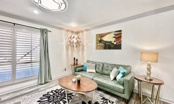 North Dallas Condo | Cozy Hideaway, Central Location, Modern Elegance