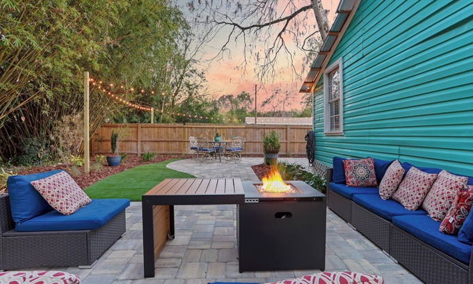 High Springs House | Cozy High Springs Retreat Near Blue Springs, Renovated Pet-Friendly Backyard!