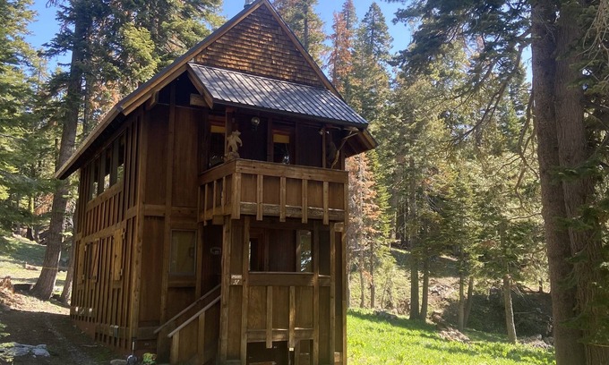 Bear Valley Cabin | Cozy Historic Bear Valley Cabin