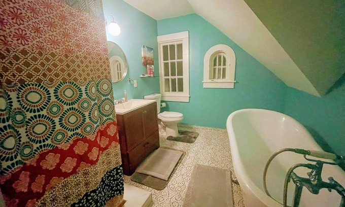 Homestead House | Cozy, Historic Family Home