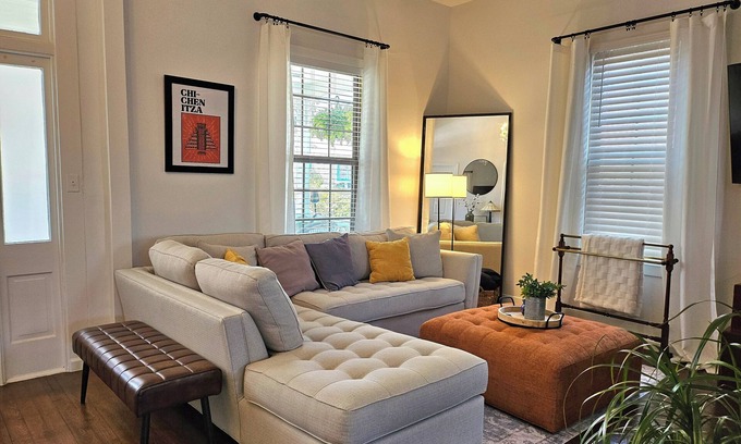 Prospect Hill House | Cozy Historic Victorian close to riverwalk.