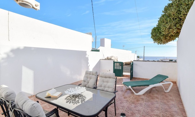 Playa Quemada Apartment | Cozy Holiday Apartment “Apartamento Ayla” with Mountain View