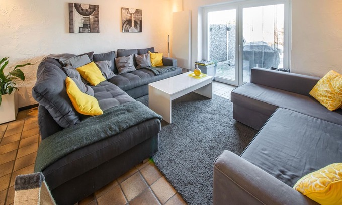 La Reid House | Cozy holiday home in La Reid with a whirlpool