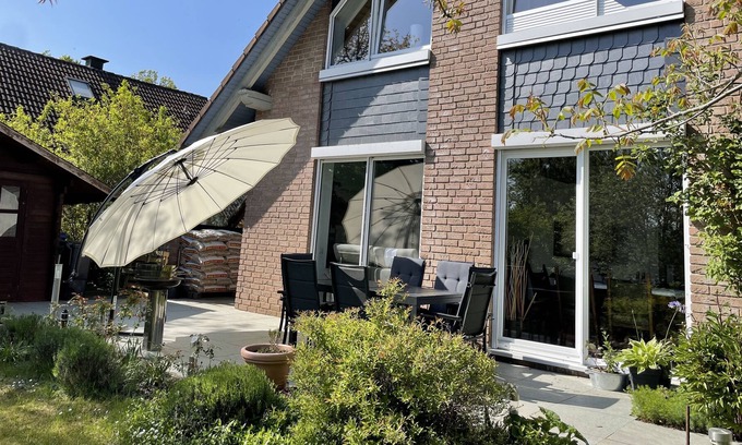 Vorden House | Cozy holiday home with barbecue hut in Marienmünster