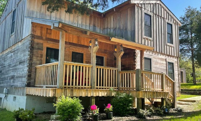 Hollister House | Cozy Hollister Cabin Perfect for Families!