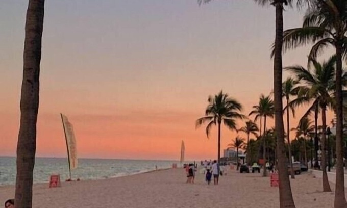 North Beach Apartment | Cozy Hollywood Beach Home | Ocean Walk and Pool