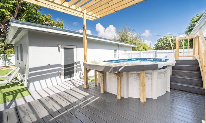 Parkside House | Cozy Hollywood Retreat/Up to 6 G& FREE Parking!