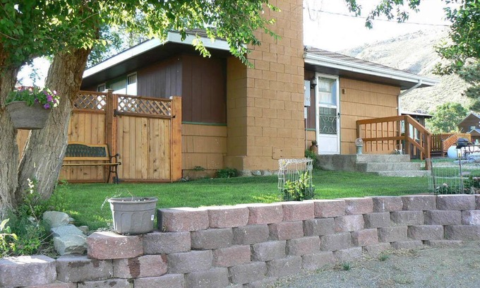 Gardiner House | Cozy Home 10 blocks from Yellowstone Park