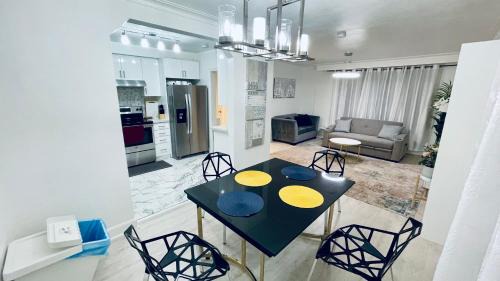 Toronto Apartment | Cozy Home 10 Mins From Toronto Airport With Free Parking