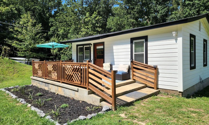 Swannanoa House | Cozy home 10 minutes from Black Mountain and Asheville, NC