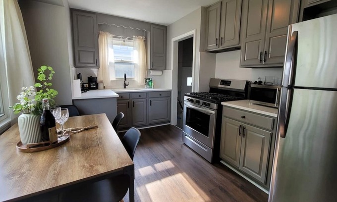 Lincoln Park House | Cozy home 15 minutes from DTW and Downtown Detroit
