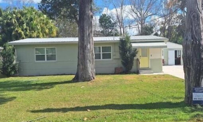 Port Orange House | cozy home 2mls from beach access 10 mls to racetrack TRAILER parking available!