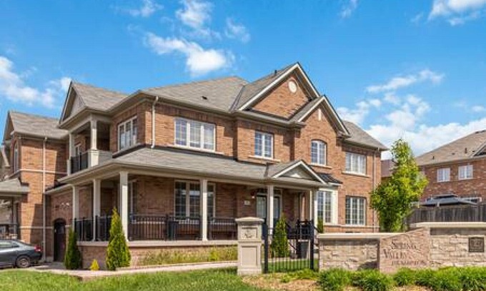 Brampton House | Cozy Home 3BR+Gym & Study Space