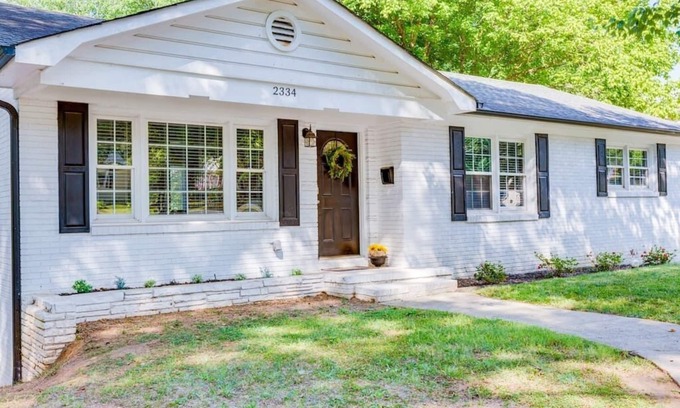 Charlotte House | Cozy Home ~7 min to airport&uptown+fire+grill🔥