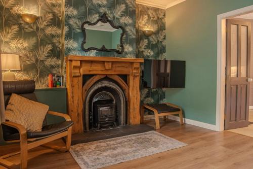 Londonderry Apartment | Cozy Home at Ebrington Square