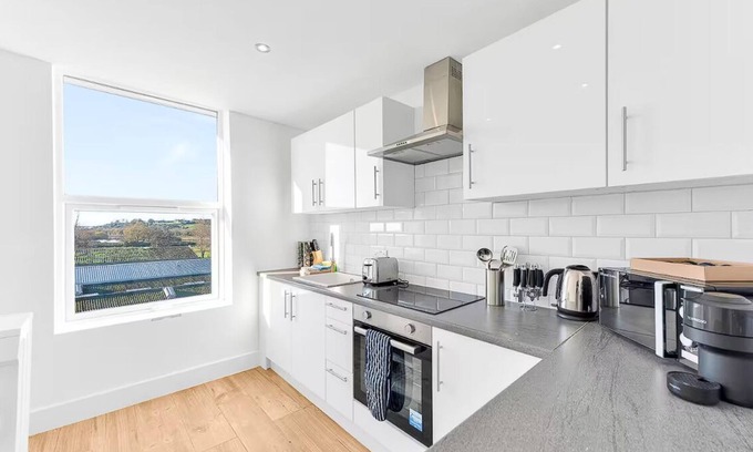 Rye Apartment | Cozy Home Away: 1-Bed Retreat with Kitchen Bliss