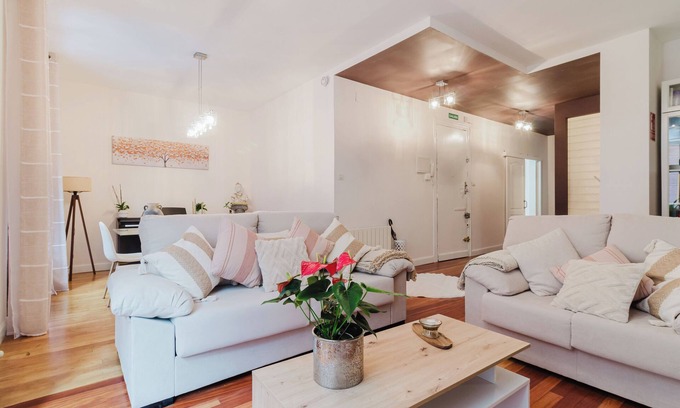 Bilbao City Centre Apartment | Cozy Home Bilbao - Alhóndiga-Moyúa Area