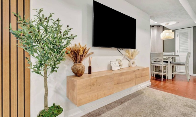 Smoketown Jackson House | Cozy Home | Central Louisville Gem Near Airport!