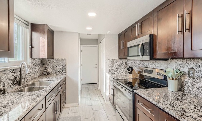 Walnut Grove House | Cozy Home - Central to Arvada, Golden, Boulder & Denver!