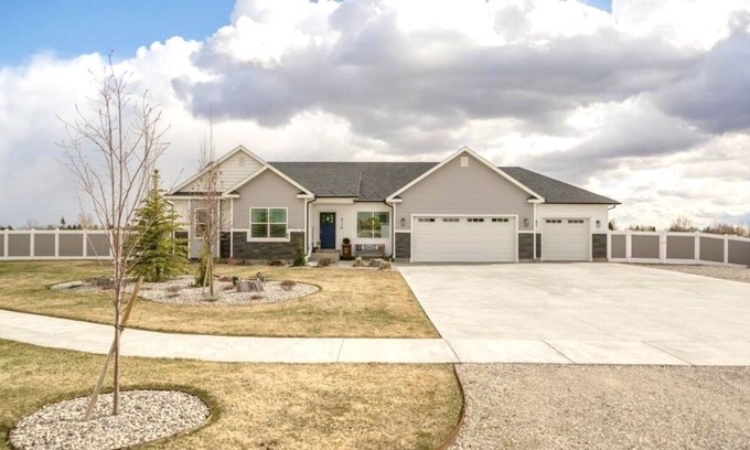 Rigby House | Cozy home centrally located to some of the nations most iconic landscapes.