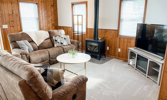 Fairmont House | Cozy Home-Close to Lake & Centrally Located!