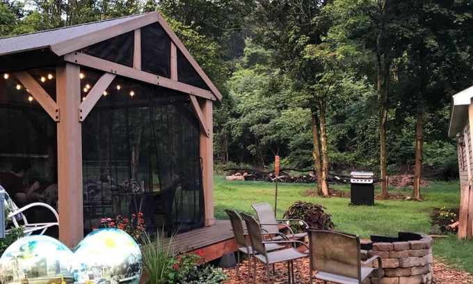 Brockton House | Cozy Home! Close to the Ski Blue Mountain, the Poconos, and Jim Thorpe.