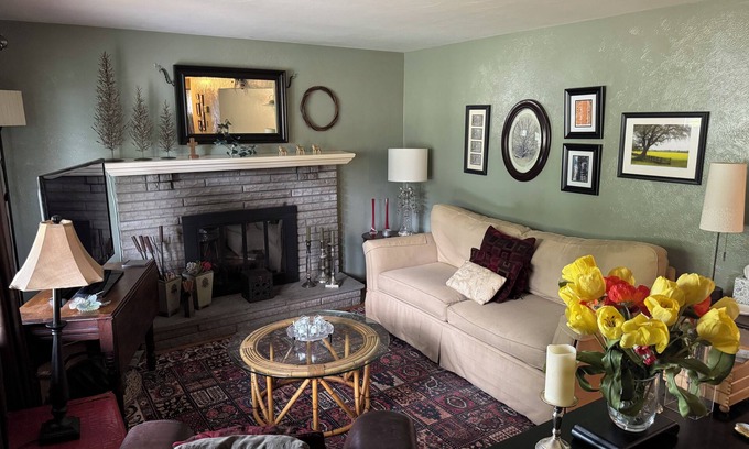 Plum House | Cozy home close to Pittsburgh