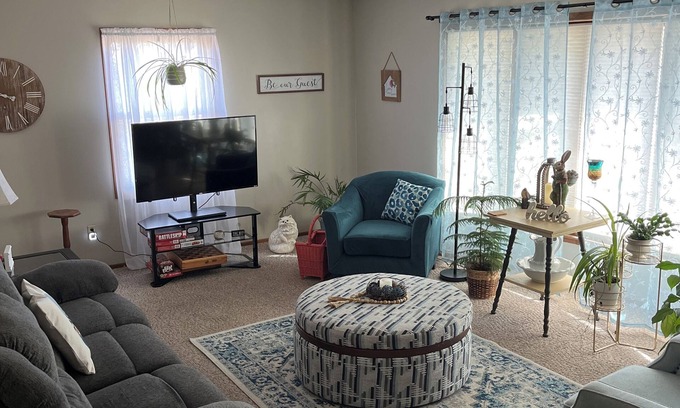 Platte City House | COZY HOME CLOSE TO WESTON, NASCAR, ROYALS, 30 MIN TO KANSAS CITY, 10 min to KCI