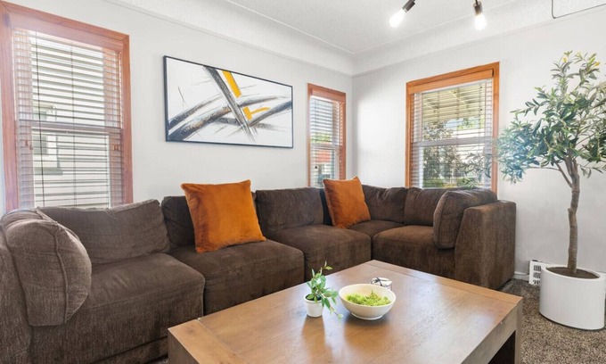 Lincoln Park House | Cozy Home Fenced Yard Pets Welcome Great Location
