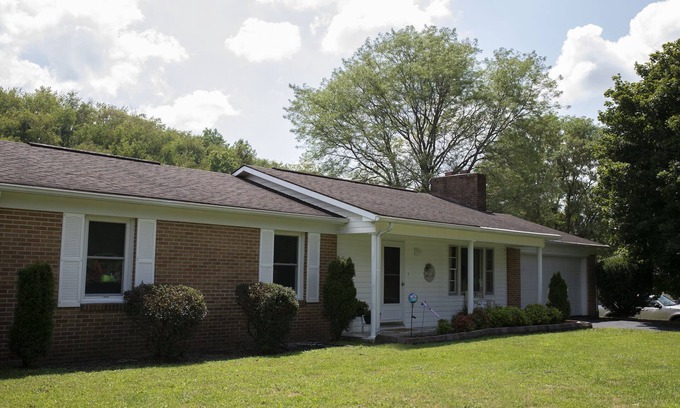 North Tazewell House | Cozy home for the weary traveler includes garage in the middle of Southwest VA.