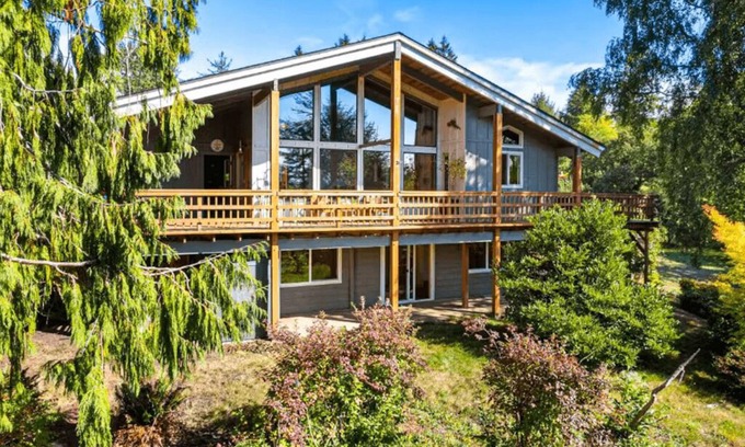 Bay City House | Cozy Home Hot Tub Sauna EV Charger Bay & Dining 5m