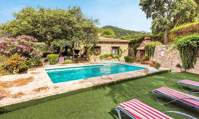 Algatocin House | Cozy home in Algatocin with kitchenette