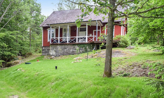 Asarum House | Cozy home in Asarum with WiFi