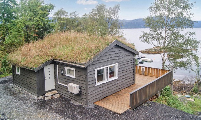 Brekke House | Cozy home in Brekke with WiFi