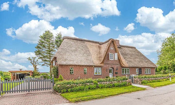 Broderswarft House | Cozy home in Dagebüll with kitchen