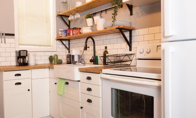 Winnipeg Apartment | Cozy Home in Downtown Winnipeg