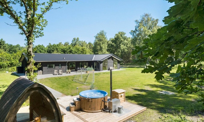 Helberskov Strand House | Cozy home in Hadsund with sauna