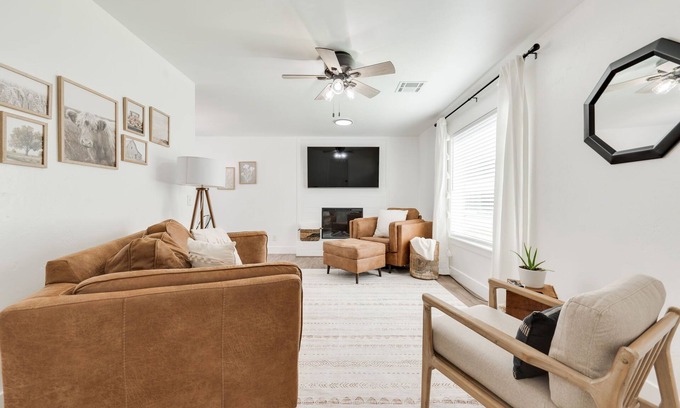Edmond House | Cozy home in heart of Edmond