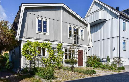Lango House | Cozy Home In Karlskrona With Kitchen