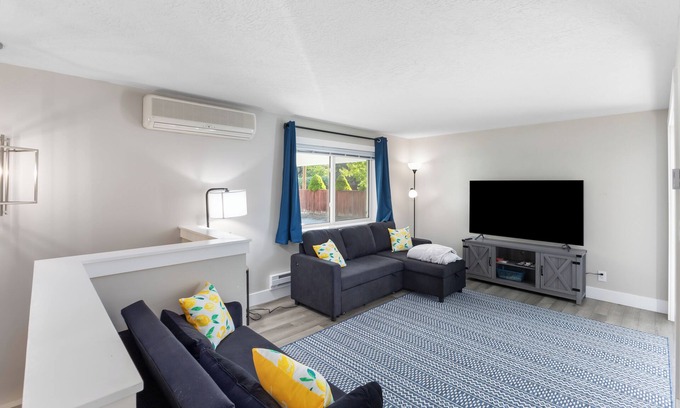 Logan House | Cozy home in Logan, close to USU