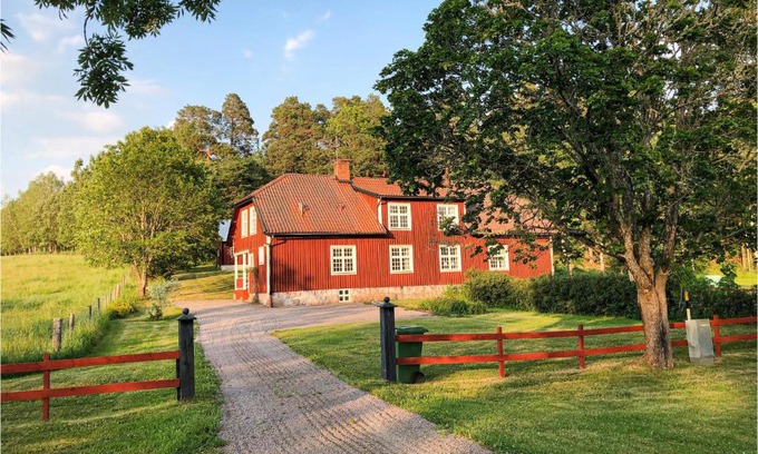 Mantorp House | Cozy Home In Mantorp With Wifi