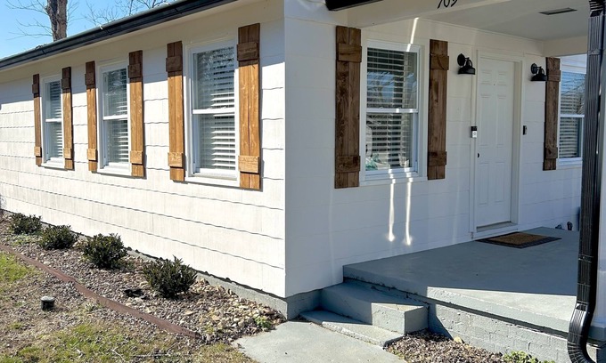 Eagleton Village House | Cozy home in Maryville