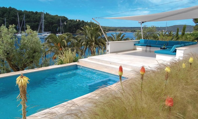 Cove Makarac (Milna) House | Cozy home in Milna with house sea view